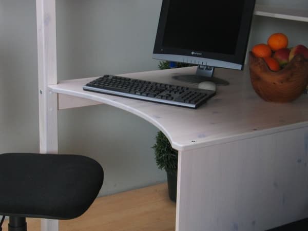 Kids loftsäng med soffa, skrivbord och bokhylla vit/blå.
