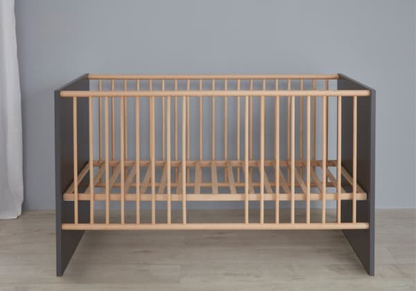 MatsBaby børneseng 1 åbent rum grå.