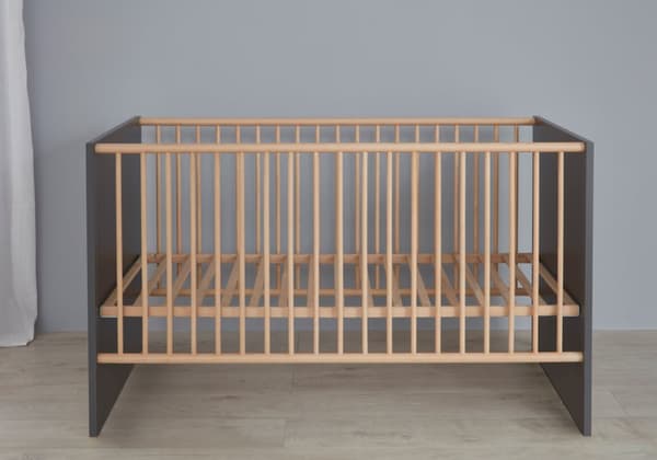 MatsBaby børneseng 1 åbent rum grå.