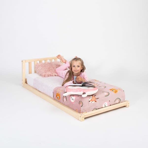 Korotettu lapsen sänky, lattiasänky, Montessori-sänky, taaperosänky, puulattiasängyn runko, puinen sängynrunko, telttasänky, lastensänky, syntymäpäivä