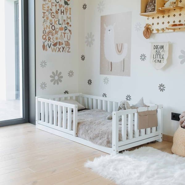 Småbarnsseng, Sengeramme i gulv, Sengeramme i massivt træ, Montessori seng, Børneseng, Dagseng, Sovesofa, Småbørnsgulvseng, Montessori seng