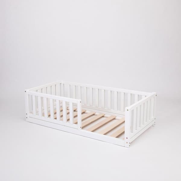 Småbarnsseng, Sengeramme i gulv, Sengeramme i massivt træ, Montessori seng, Børneseng, Dagseng, Sovesofa, Småbørnsgulvseng, Montessori seng