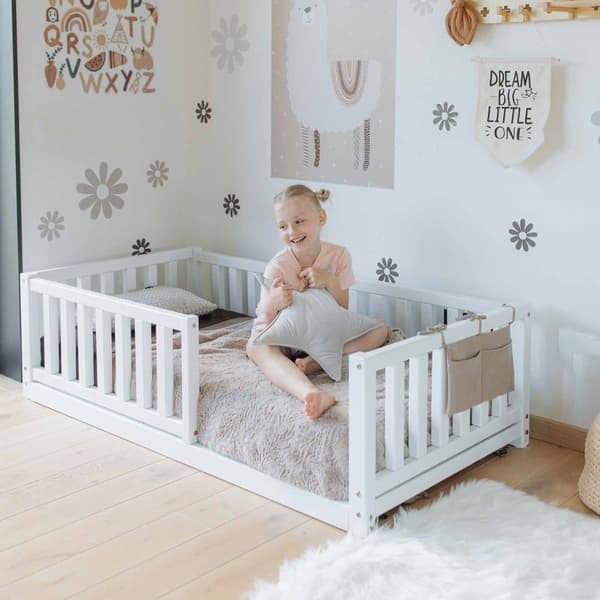 Småbarnsseng, Sengeramme i gulv, Sengeramme i massivt træ, Montessori seng, Børneseng, Dagseng, Sovesofa, Småbørnsgulvseng, Montessori seng