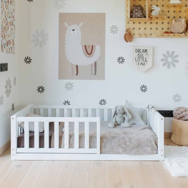 Taaperosänky, Lattiasängyn runko, Massiivipuinen sängyn runko, Montessori-sänky, Lastensänky, Sohvasänky, Vuodesohva, Taaperon lattiasänky, Montessori