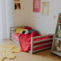 Miniatyrbillede 2 af 7: Montessori børneseng - Lav seng med platform til børn - Montessori sengestel til tumling - Montessori møbler til børneværelset - Seng til dreng