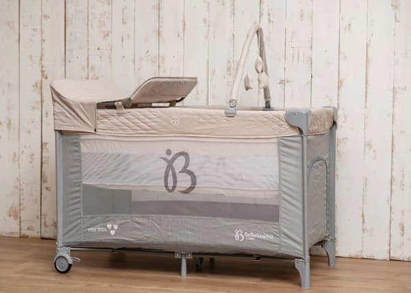 BEBELISSIMO - Resesäng för baby - hopfällbar säng - från födseln - Låt oss sova - skötbord och leksaker - beige/grå