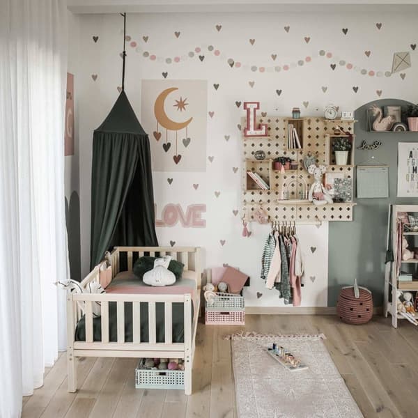 Småbarnssäng med Sängkanter – Träsäng för Barn – Barnsäng med Räcken – Montessori Sängram för Barn