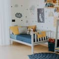 Miniatyrbild 1 av 10: Småbarnssäng med Sängkanter – Träsäng för Barn – Barnsäng med Räcken – Montessori Sängram för Barn