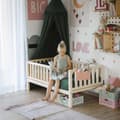 Pikkukuva 1 / 11: Pikkuvauvan sänky jaloilla ja aidalla