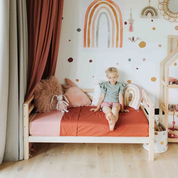 Lasten Sänky - Lastensänky Puusta - Turvakaiteellinen Sänky - Matala Lastensänky - Yhteisnukkumissänky - Montessori Huonekalut - Pojan Sänky