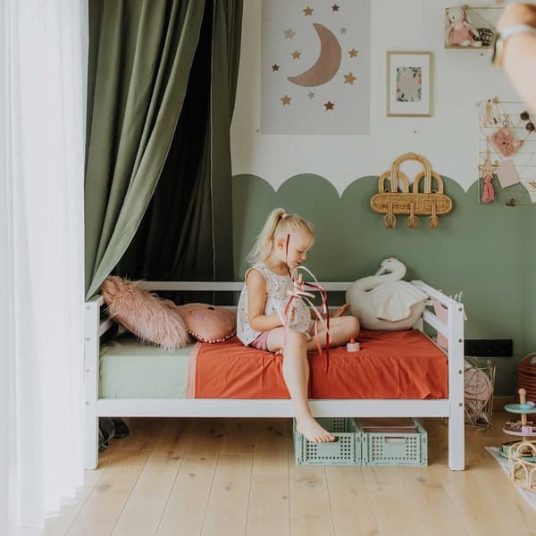 Lasten Sänky - Lastensänky Puusta - Turvakaiteellinen Sänky - Matala Lastensänky - Yhteisnukkumissänky - Montessori Huonekalut - Pojan Sänky