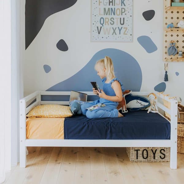 Lasten Sänky - Lastensänky Puusta - Turvakaiteellinen Sänky - Matala Lastensänky - Yhteisnukkumissänky - Montessori Huonekalut - Pojan Sänky