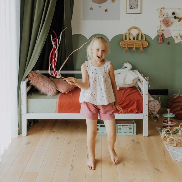 Lasten Sänky - Lastensänky Puusta - Turvakaiteellinen Sänky - Matala Lastensänky - Yhteisnukkumissänky - Montessori Huonekalut - Pojan Sänky