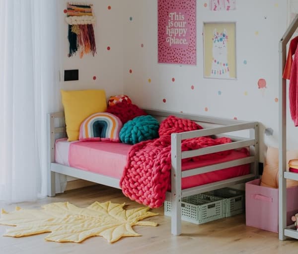 Lasten Sänky - Lastensänky Puusta - Turvakaiteellinen Sänky - Matala Lastensänky - Yhteisnukkumissänky - Montessori Huonekalut - Pojan Sänky