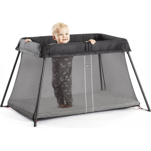 BabyBjörn Travel Crib Light resesäng med lakan, Svart/Bomull, Vit