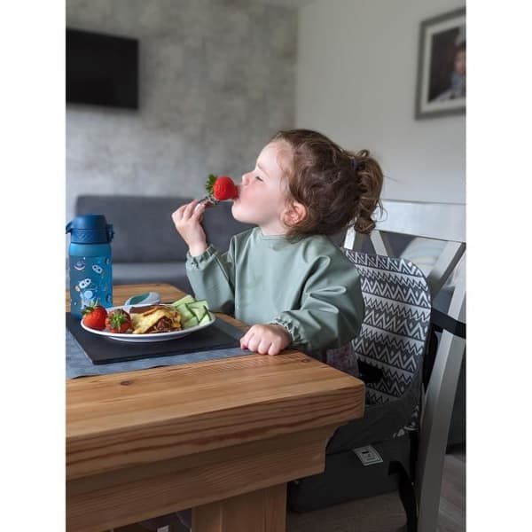 Barnstol - DREAMBABY - ON-THE-GO - Bärbar med förvaringsfack - Lätt, kompakt och enkel att bära
