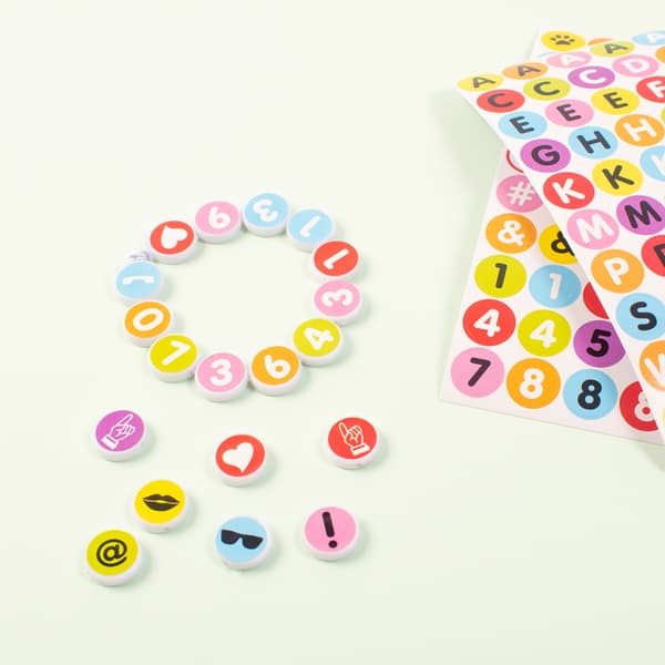 Klistermärken bokstäver och siffror 1000-pack Playbox