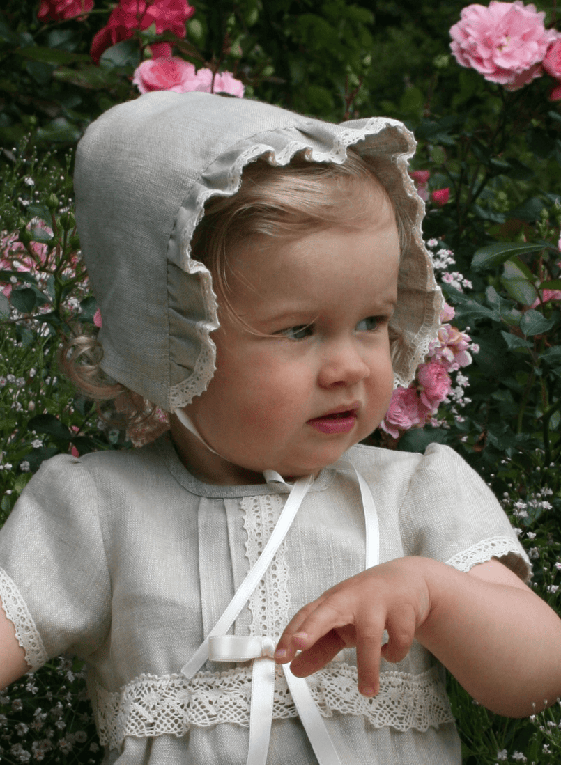Dophätta Grace of sweden - Tradition i Naturfärgat lin