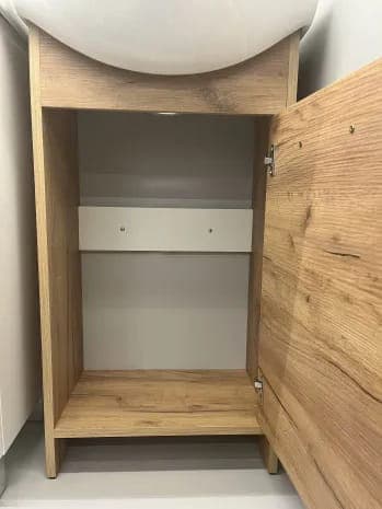 Kultainen tamminen kylpyhuoneen kaappisetti 45 cm pesualtaalla, hanalla ja Frigo-sifonilla