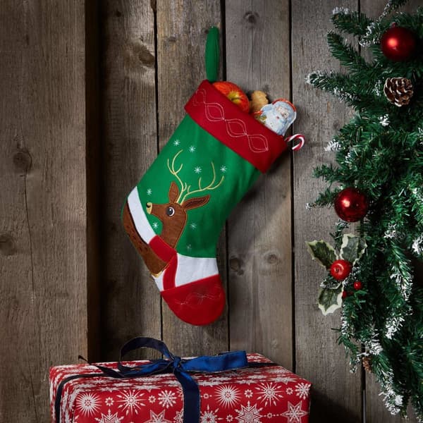 Julestrømpe med hjorte-motiv - rød/grøn