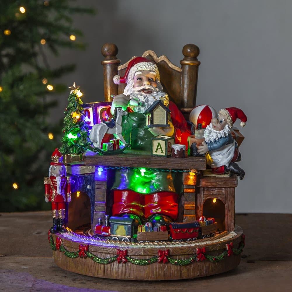 Julby Tomteverkstan med roterande tåg