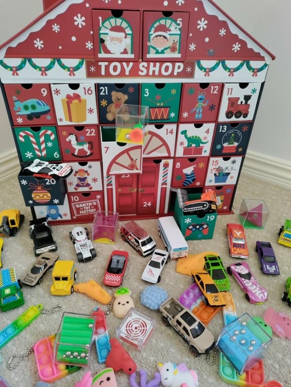 Återanvändbar Adventskalendrar Fylld m Bilar MindGame Squishy Pop-it mm