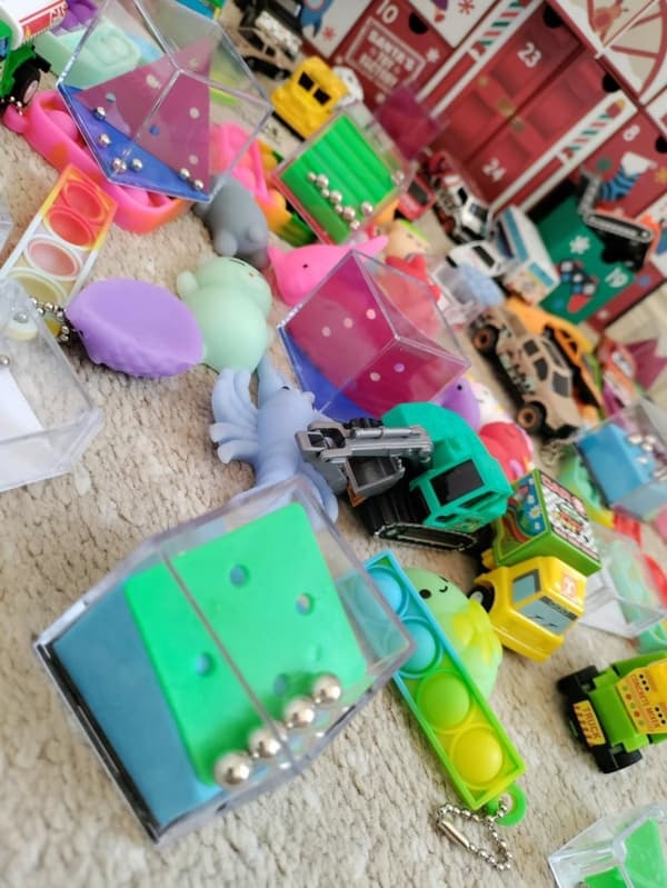 Återanvändbar Adventskalendrar Fylld m Bilar MindGame Squishy Pop-it mm