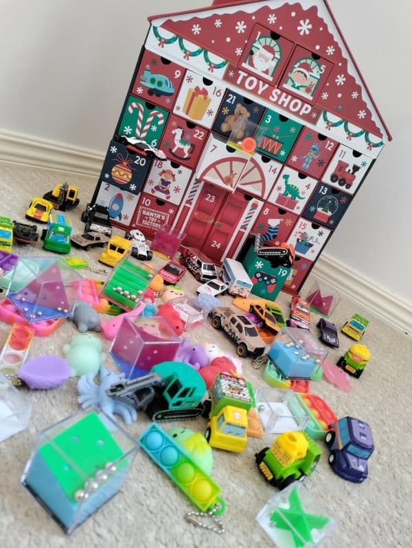 Återanvändbar Adventskalendrar Fylld m Bilar MindGame Squishy Pop-it mm