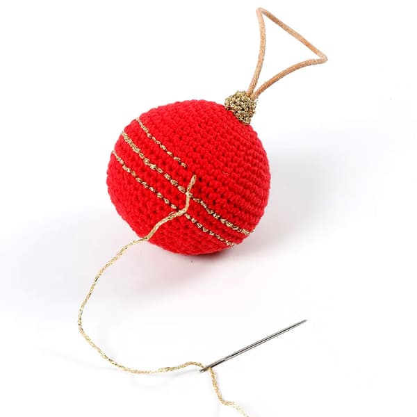 DIY Kit - Virka Röda Julkulor med Broderi