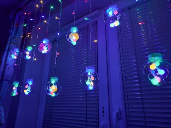 LED gardinkuglelys 3m 108LED flerfarvet