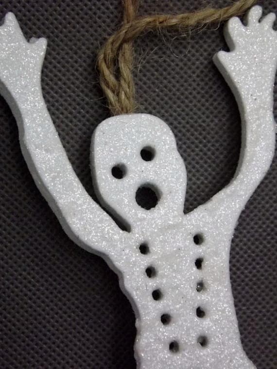 Shiny Ghost Pendants - To skeletter i hvid