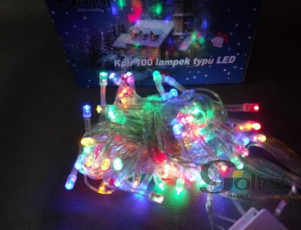 Setti LED-joulukuusenvaloja 100 kpl, monivärinen, vedenpitävä, sisä- ja ulkokäyttöön, 8 toimintoohjelmoijalla, pituus 5 m, puolalainen jakelu
