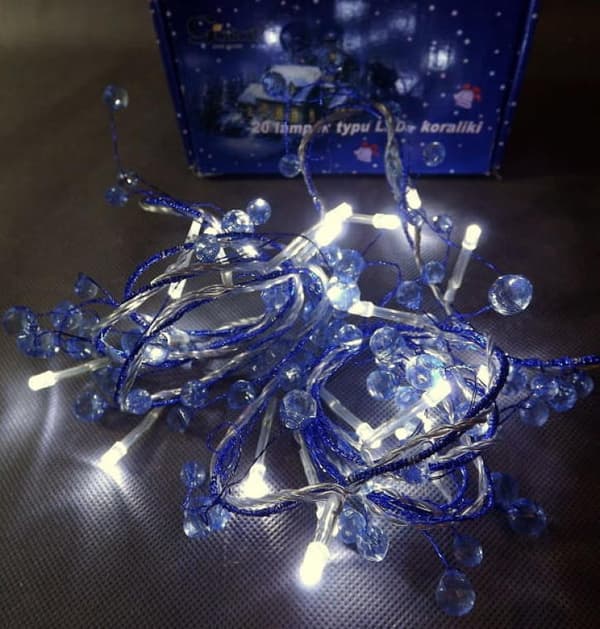 m girland med blå kristaller och vit LED-belysning, 24V, för inomhusbruk
