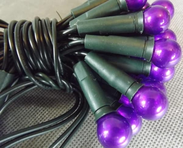 Set med 50 Purple Pearl Globe-lampor på en grön kabel 3m 220V-240V för inomhusbruk