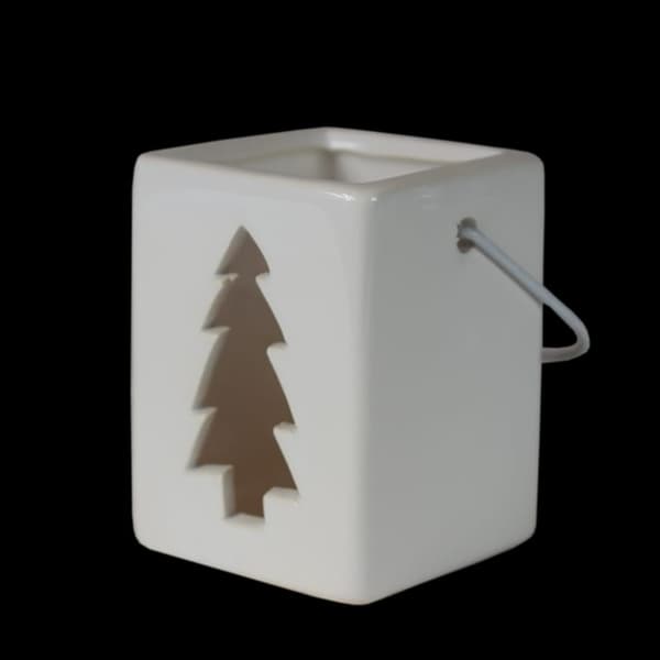 Hvid keramisk fyrfadslanterne med juletræsmotiv - 7,2x5,5x5,5 cm