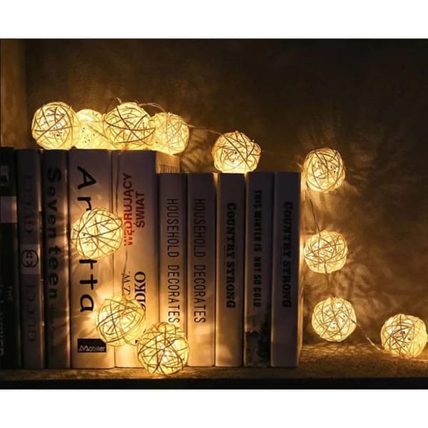 10 LED-rattan lyskugler med en diameter på 6 cm, batteridrevet, varmt hvidt lys, med et gennemsigtigt kabel 165 cm
