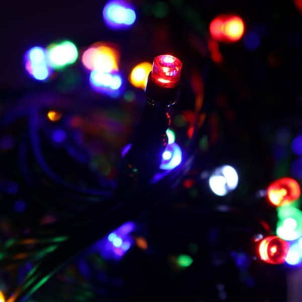 Set med 100 LED flerfärgade julgransbelysningar med blixteffekt och extra uttag, väderbeständig IP44