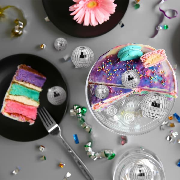12 kpl Disco-kakkukoristeet 3cm, Teemajuhlatarvikkeet, Pienet diskopallot kakkukoristeisiin, Jälkiruoat, Joulujuhlakoristeet (hopea)