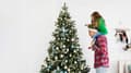 Miniatyrbillede 3 af 3: Juletræsvedhæng med sløjfe, rød glimmer, 14 cm