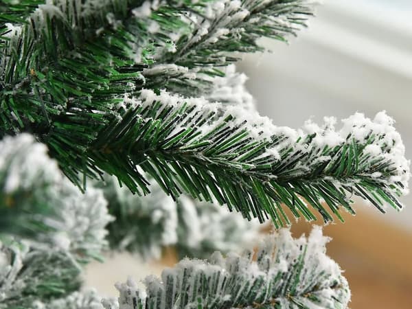 Liten Julgran med Träfot – 50 cm – Juldekoration