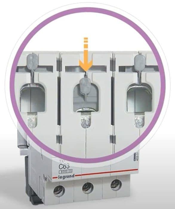 Legrand - 407930E - Termisk magnetisk automatisk brytare 4P, 25A, C-kurva, 10 kA, 4 moduler, DX3
