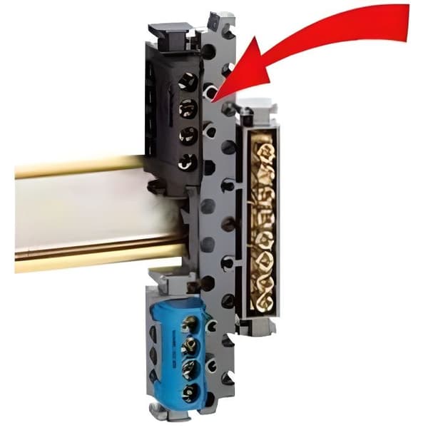 Universal plinthållare