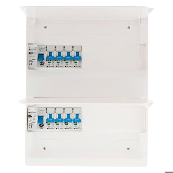Elkraftskåp utrustat med 26 moduler - T1/T2 - 8 strömbrytare - Zenitech