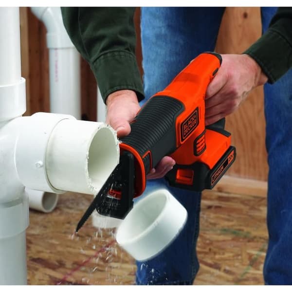 BLACK+DECKER sladdlös sabelsåg - 18V - 22 mm vandring - Levereras med 1 batteri och 1 15 cm blad