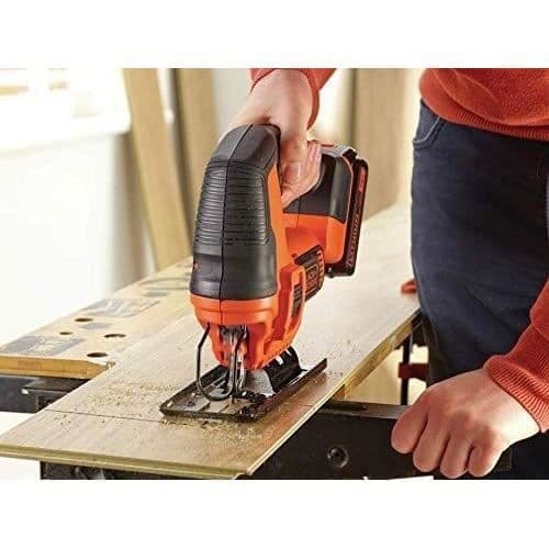 BLACK+DECKER 18V sladdlös sticksåg - BDCJS18E1-QW - Integrerad pendelrörelse - Blåsanordning