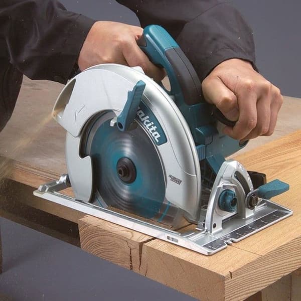 Cirkelsåg 1800W MAKITA 210 mm (Levereras med transportlåda Makpac) - 5008MGJ