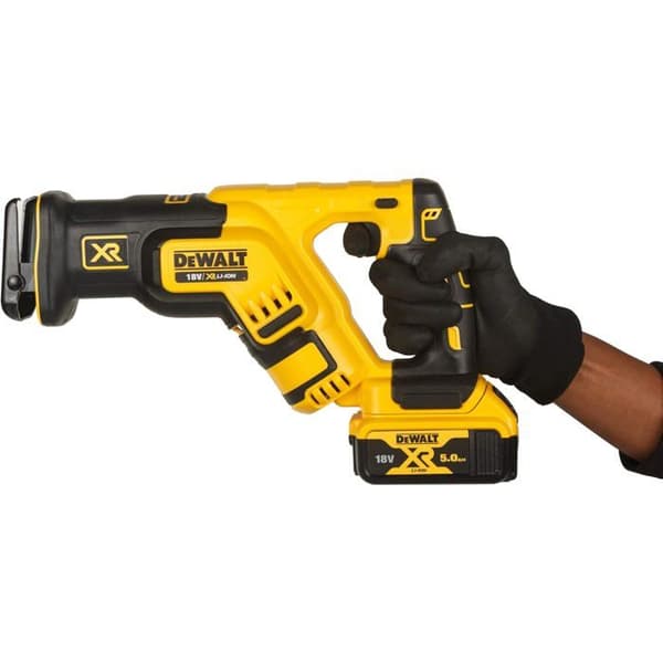 Kompakt svärdsåg XR - DEWALT - med 2 batterier 18V 5.0Ah - laddare - TSTAK - DCS367P2