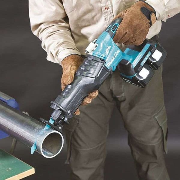 MAKITA sabelsåg 36 V => 2 x 18 V Li-Ion - Utan batteri eller laddare - DJR360Z