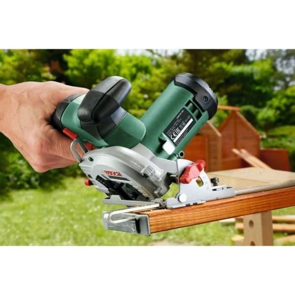 BOSCH UniversalCirc 12 - 12 V 2,5 Ah cirkelsåg