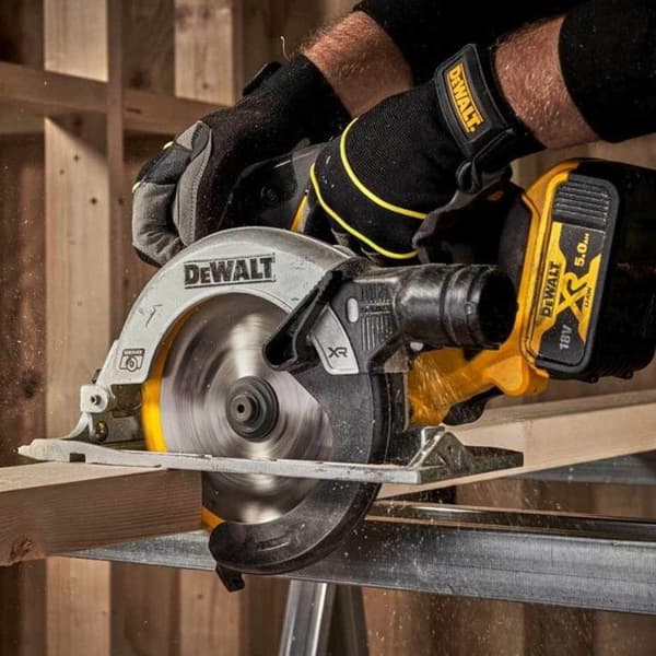 XR 18V sladdlös cirkelsåg Ø165 mm (endast produkt) - DEWALT DCS565N-XJ